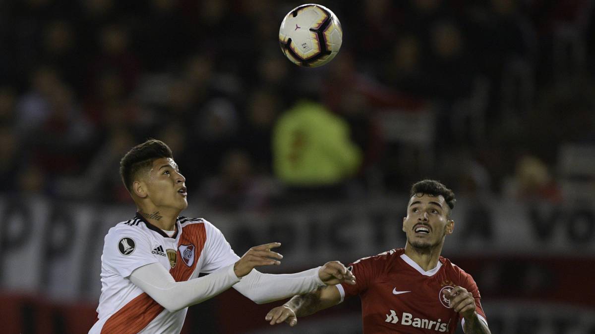 Com apenas 22 anos, o meia colombiano Jorge Carrascal é um dos principais jogadores do River Plate, da Argentina.