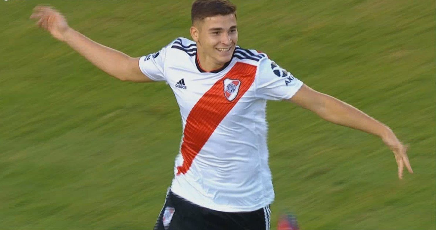 Julián Álvarez (River Plate) - centroavante de 20 anos - valor de mercado:  54 milhões de reais.