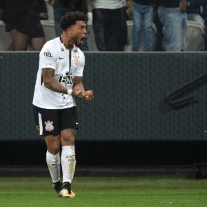 Kazim - O turco Kazim chegou ao Corinthians depois de uma passagem no futebol inglês e pelo Coritiba. Ficou marcado pelo mau desempenho e fez somente quatro gols com a camisa do Timão. 