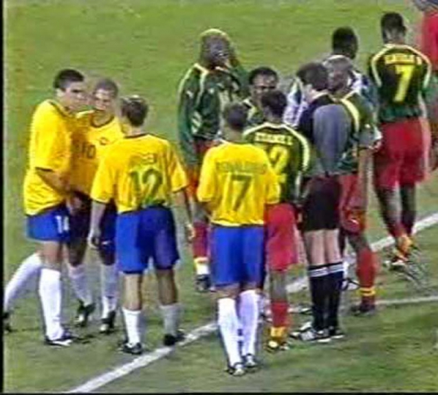 Ex-capitão da Seleção Brasileira, o zagueiro Lúcio já brigou com um companheiro de Seleção. Foi durante a Olimpíada de 2000, no jogo da eliminação contra Camarões. Após uma discussão, Roger foi agredido com uma cabeçada dada pelo defensor, mas a arbitragem não viu o lance.