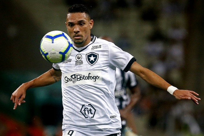 Luiz Fernando – atacante – 24 anos – emprestado ao Grêmio até dezembro de 2021 – contrato com o Botafogo até dezembro de 2021