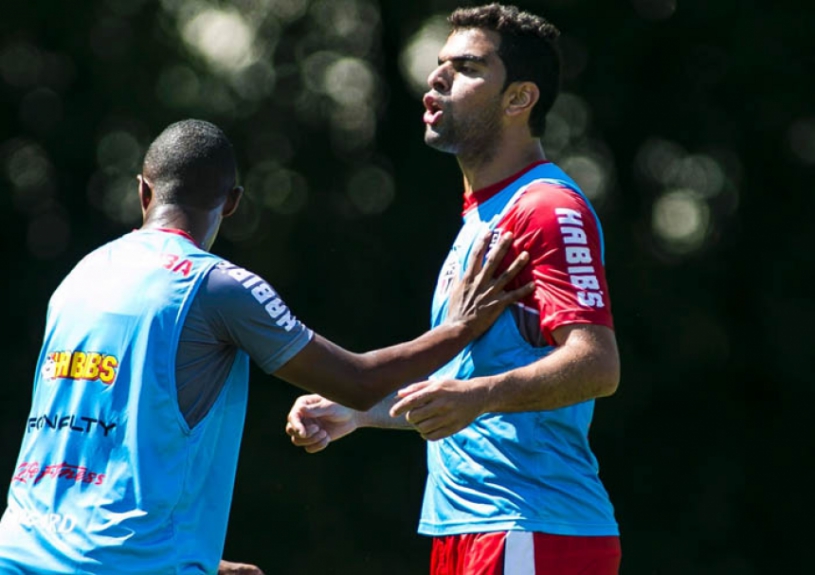 Uma entrada de Maicon em Fabrício durante um treinamento do São Paulo no CT da Barra Funda, em março de 2014, terminou em briga verbal. O volante reserva reclamou, com gestos e palavrões. Maicon não deixou por menos, continuou a discussão e ambos saíram do treino.