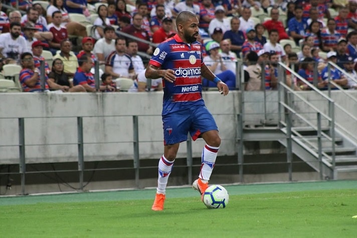 5º - Romarinho - Fortaleza - 13 finalizações (2 gols)