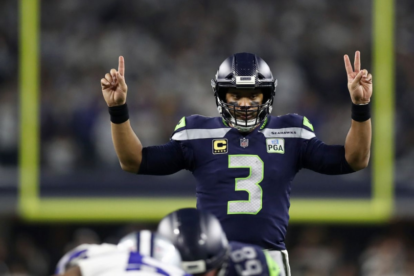 A ONG norte-americana All In Challenge ofereceu um jantar a três com o quarterback do Seattle Seahawks, Russell Wilson, e a esposa do jogador, a cantora Ciara. O vencedor foi um torcedor anônimo, que pagou U$S 240 mil (R$ 1,3 milhão).