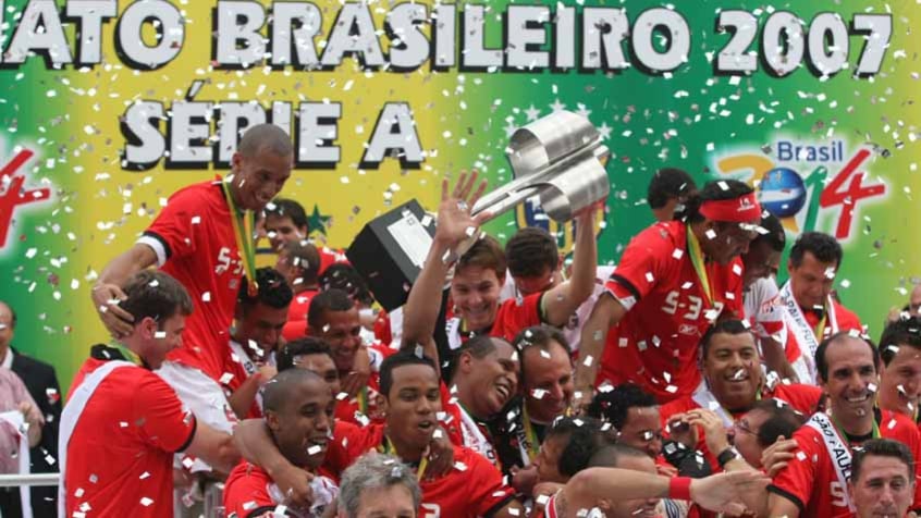 2007 - O São Paulo liderou o Brasileiro com folga. Na 28ª rodada, o Tricolor já estava na primeira posição, com 63 pontos. No final, a equipe venceu o torneio com 77 pontos conquistados.