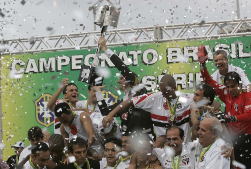 2006 - São Paulo: 1º colocado com 56 pontos. 16 vitórias, 8 empates e 4 derrotas.