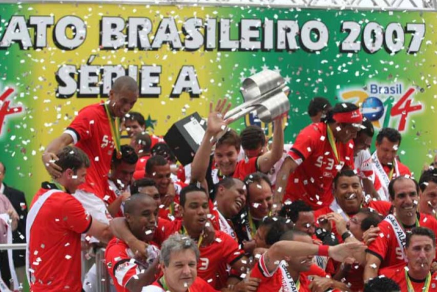São Paulo - 6 títulos: seis Campeonatos Brasileiros