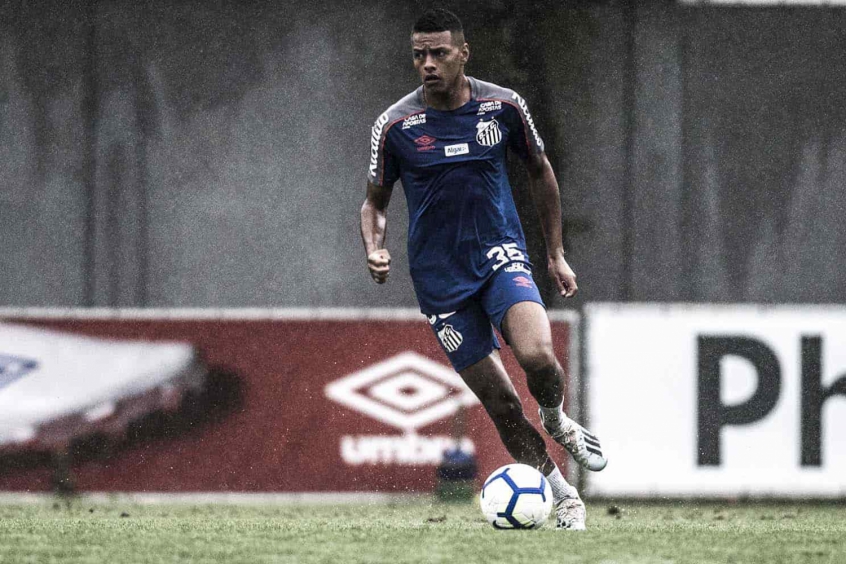 FECHADO - O Santos confirmou o empréstimo do atacante Tailson à Ferroviária, como o LANCE! havia informado antecipadamente. O jogador assinou um vínculo até 3 de julho de 2023. Contudo, o atleta de 23 anos pode retornar após o término do Campeonato Paulista.