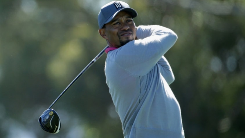 O golfista americano Tiger Woods está na oitava posição do ranking dos esportistas mais bem pagos, faturando aproximadamente R$ 339,3 mi, entre patrocínios e premiações.