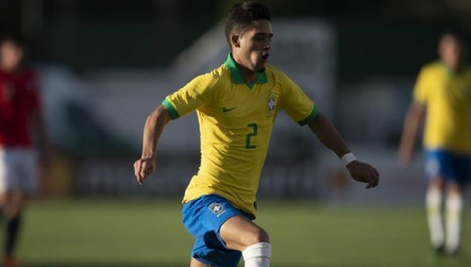 Yan Couto - Manchester City (R$ 39 milhões) Em março de 2020, o Manchester City garantiu a contratação de Yan Couto, lateral-direito do Coritiba e destaque da seleção sub-17, por cinco anos. O clube inglês comprou o jogador de 17 anos por 6 milhões de euros (R$ 39 milhões),