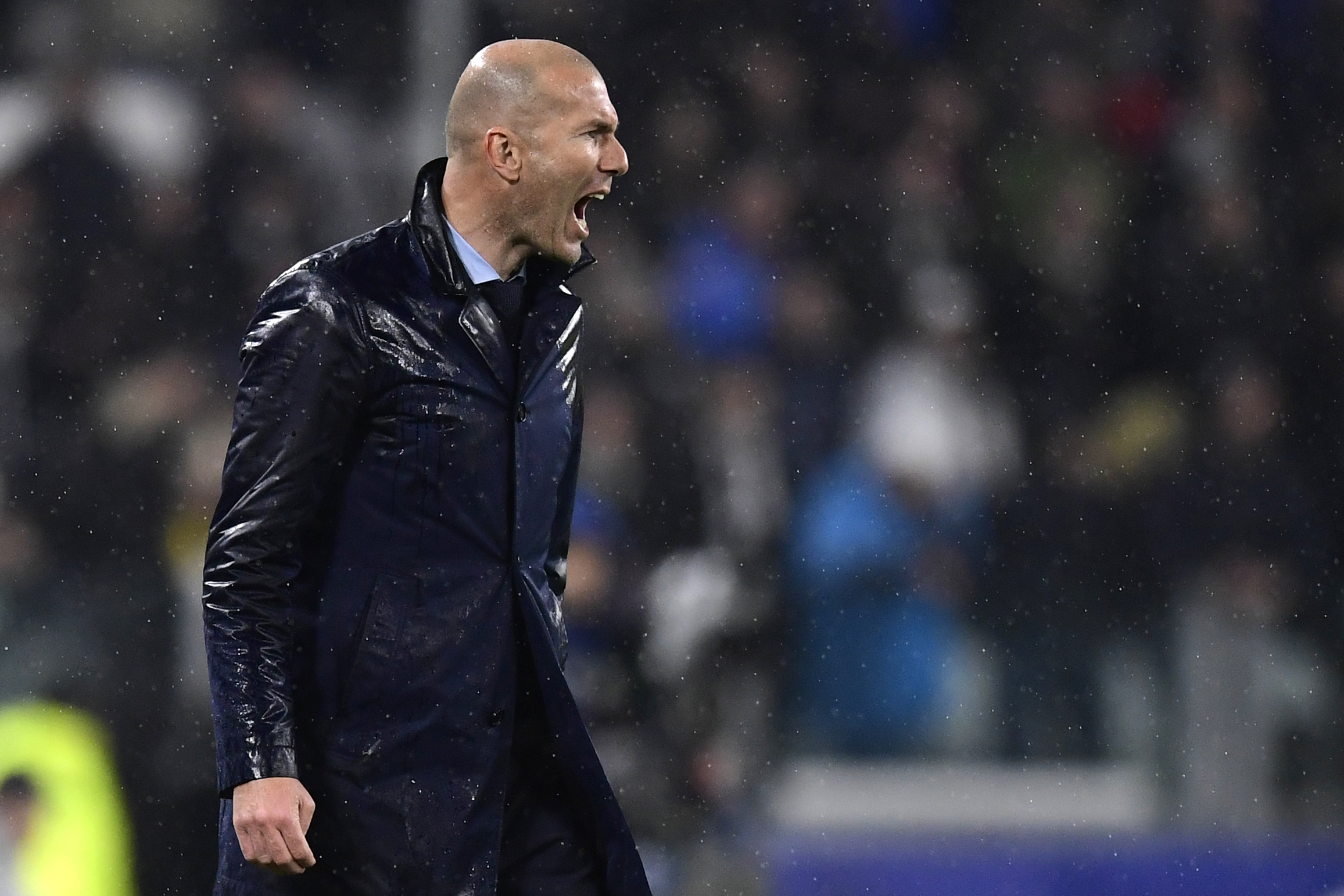 ESQUENTOU - Zinedine Zidane pode estar de saída do comando do Real Madrid no final da temporada 2020/21, pois o clube merengue não cumpriu com as promessas do treinador de reforçar o elenco.