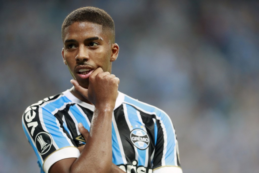 JEAN PYERRE - Grêmio (C$ 11,49) - Com participações em cinco dos últimos 12 gols do Imortal, o armador é o destaque do Imortal no momento. Atuando em casa contra um Vasco que luta pra não cair e vem de um jogo desgastante na última quinta pela Sul-americana, tem potencial para ser um dos destaques da rodada. Lembrando que ele é o cobrador oficial de pênaltis do Tricolor Gaúcho.