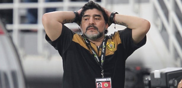 Episódio de coma - Em 2004, mais um grande susto, mas dessa vez em razão do excesso de peso. Maradona se apresentou em um hospital de Buenos Aires com problemas respiratórios e cardíacos, e precisou ser submetido ao coma induzido. 