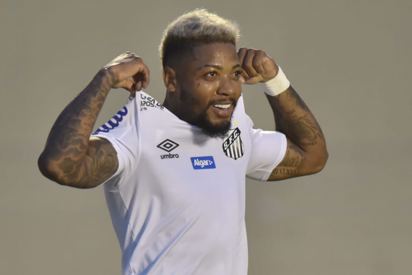 Com contrato no Santos até final de dezembro de 2022, Marinho disse ao LANCE! que, se dependesse dele, assinaria contrato vitalício com o clube. Em 2019, foram 40 jogos e 12 gols.