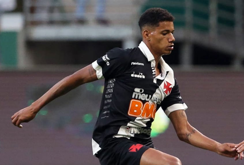 MORNO - A negociação para a chegada do atacante Marrony, que pertence ao Vasco, para o Atlético-MG ainda continua. Com valores a receber do clube carioca, o jogador negocia as pendências para facilitar a negociação.