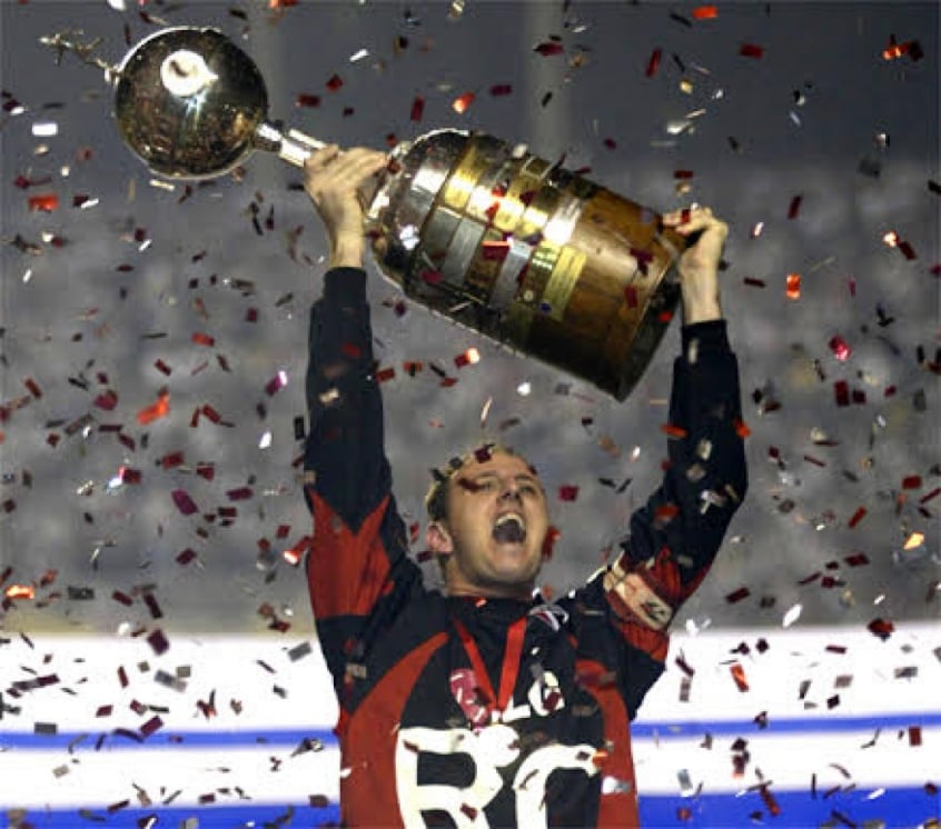 Rogério Ceni - o goleiro foi um dos destaques da campanha vitoriosa na Libertadores. Capitão e ídolo do clube, levantou o troféu. 