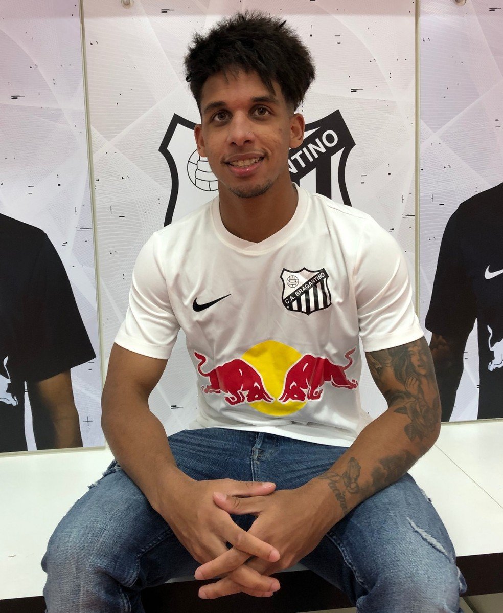 Vitinho - 22 anos - Palmeiras - Meia - O Palmeiras encaminhou a venda de Vitinho ao Red Bull Bragantino, onde o jovem atualmente atua por empréstimo.