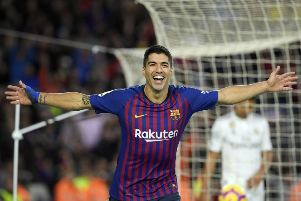 ESQUENTOU - Em uma possível lista de dispensas do Barcelona, Luis Suárez já possui interessados. De acordo com a imprensa uruguaia, o Ajax monitora a situação do atacante e deseja repatriá-lo. A Juventus também quer o uruguaio.