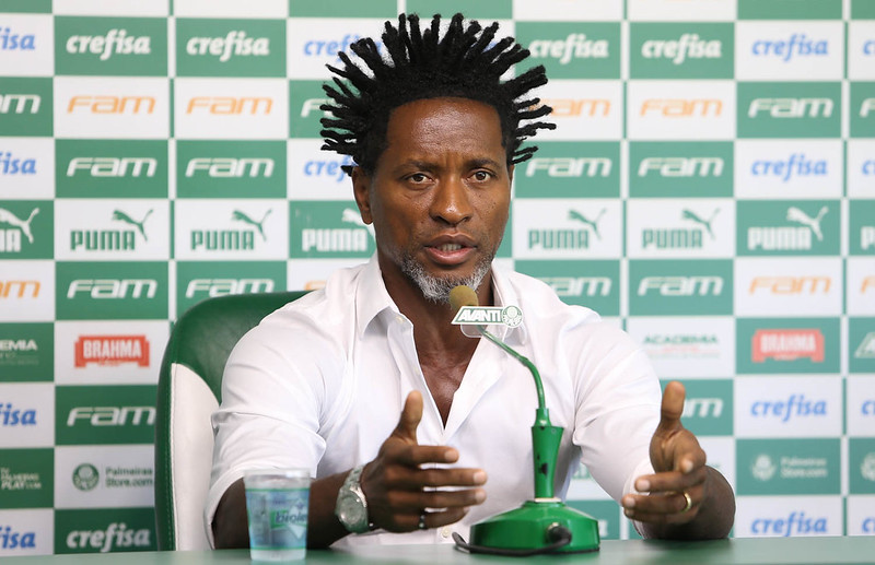 Zé Roberto (46 anos) - Com passagens marcantes pelo futebol alemão e brasileiro, Zé Roberto é conhecido pelo seu vigor físico, tendo atuado até os 43 anos. Ele foi assessor técnico do Palmeiras após se aposentar, ocupou o cargo por dois anos e agora é embaixador do Verdão.