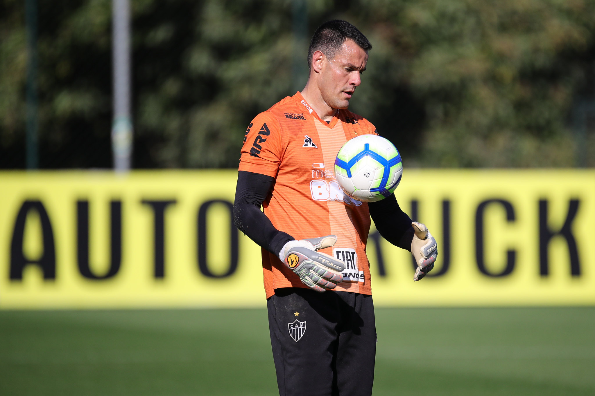 O Atlético-MG oficializou a saída do goleiro Wilson.