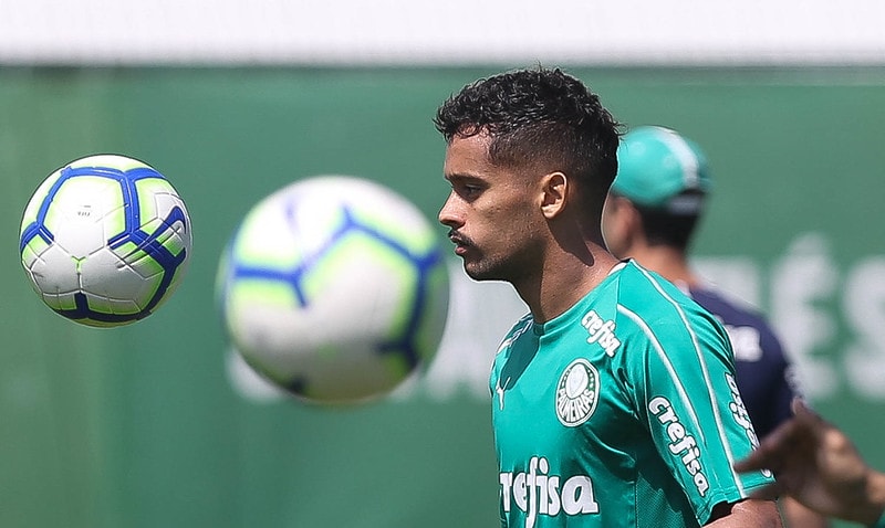 ESQUENTOU - O Atlético-MG quer o meia Gustavo Scarpa, do Palmeiras. Quem revelou o interesse alvinegro no jogador foi o diretor de futebol do clube paulista, Anderson Barros. Scarpa não tem tido oportunidades com Vanderlei Luxemburgo em 2020.