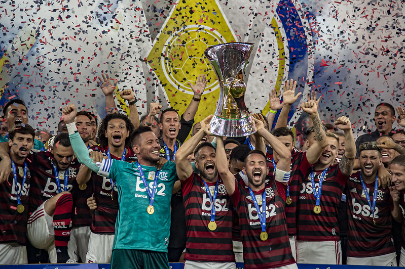 2019 - Já com Jorge Jesus, Rafinha, Filipe Luís, Gerson e Marí, o Flamengo sobrou no Campeonato Brasileiro e entrou para a história ao alcançar a maior pontuação da era dos pontos corridos (90).