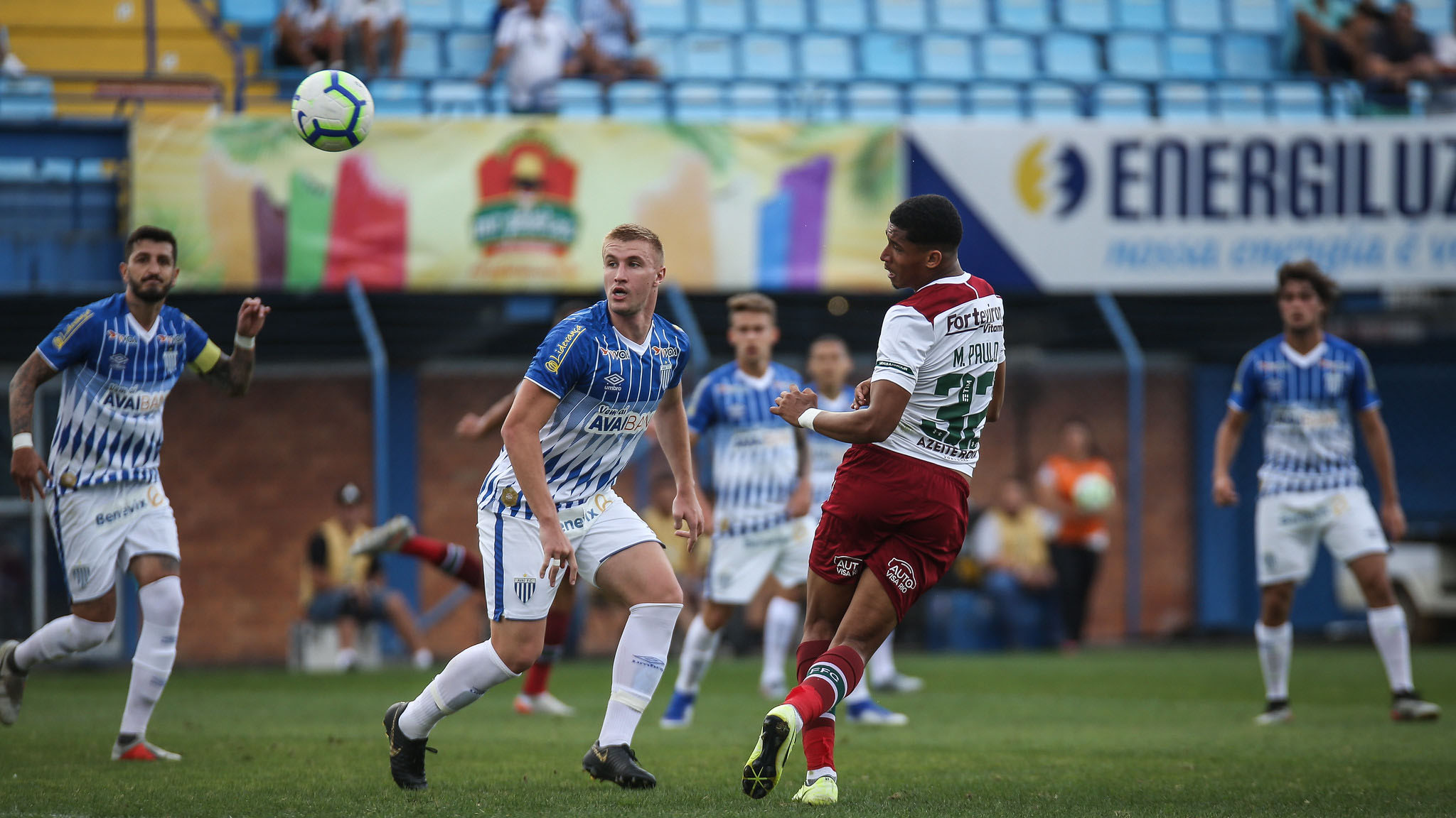 Sobe/Desce do Avaí - SOBE - Resiliência: Mesmo não tendo mais ambições nesta temporada, o Avaí se manteve focado e brigando até o fim da partida. Ganharam o meio-campo quando o Fluminense recuou e foram premiados com o gol nos acréscimos. DESCE - Fim de linha: O empate não apaga a campanha lamentável do Avaí nesta temporada de 2019. Está chegando a hora de se despedir da série A e pensar em dar a volta por cima no ano que vem. 