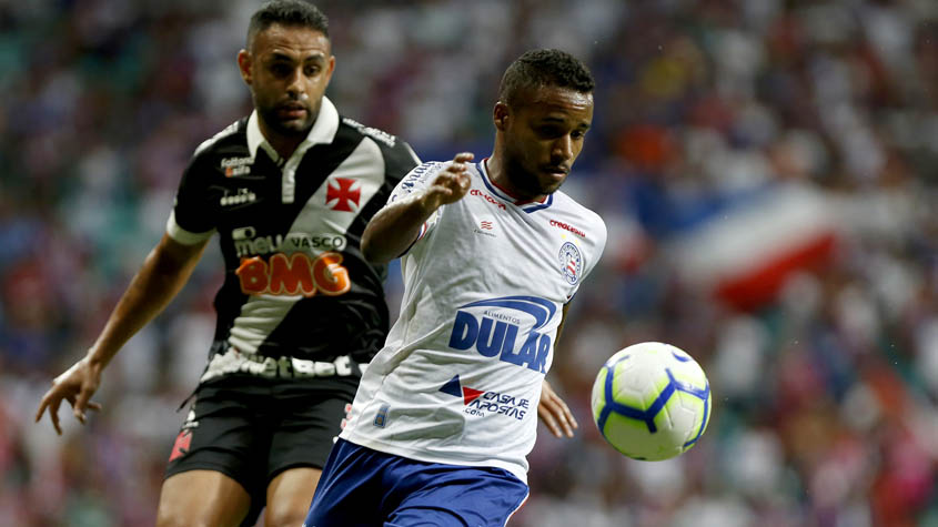 BAHIA: SOBE - Artur: O atacante infernizou o lado esquerdo da defesa do Vasco. Com velocidade e bons dribles, foi a principal arma do Tricolor na partida. DESCE - Apatia na segunda etapa: Mesmo com um jogador a mais desde o fim do primeiro tempo, o Bahia recuou e deixou o Vasco gostar do jogo. Foi punido levando o gol de empate no fim do jogo. 