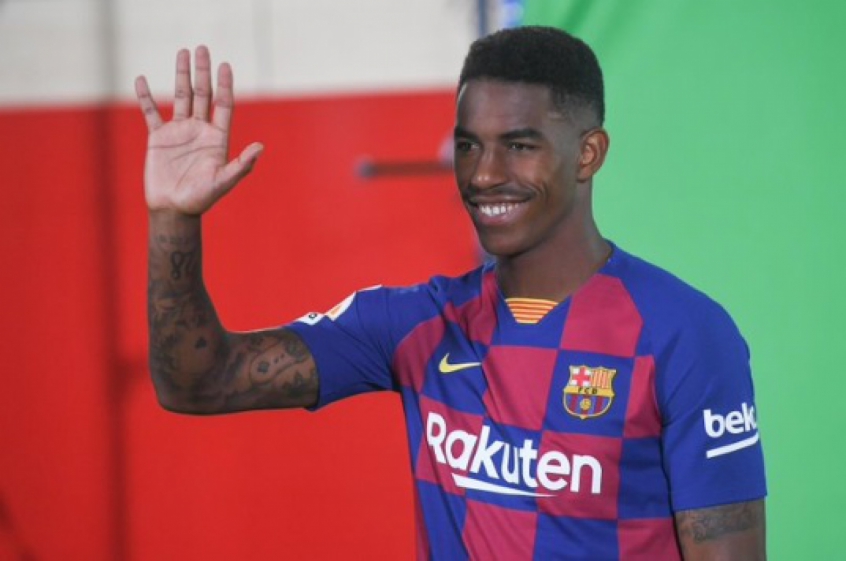 MORNO: A roma está interessada na contratação de Junior Firpo, lateral esquerdo do Barcelona, para se reforçar para a próxima temporada, de acordo com o “La Gazzetta dello Sport”. Apesar de ter contratado há menos de um ano, os culés não contam com o jogador para seguir na equipe e já tentaram negociá-lo em possíveis trocar com outros clubes.