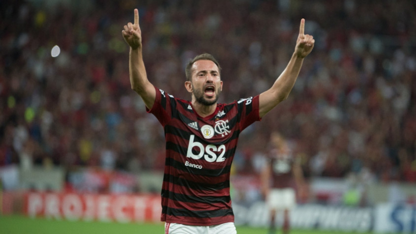  4- Éverton Ribeiro – O meia do Flamengo e da Seleção também foi destaque na rede social no país, ficando em quarto lugar entre os atletas mais citados no ano.