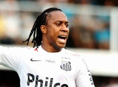 Arouca: em 2014, o Santos atrasou em três meses os salários de Arouca, que foi na Justiça, conseguiu a rescisão e foi para o Palmeiras.