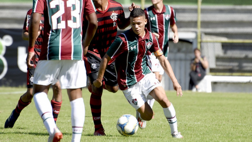 CALEGARI- Fluminense (C$ 5,22) Tem uma excelente média de quatro desarmes por jogo. É capaz de pontuar bem mesmo sem o SG, como mostrado na maioria das suas pontuações (10.30, 8.10 sem SG, 4.70 sem SG, 5.20 sem SG) Junte está regularidade com o baixo custo e devemos ter uma das unanimidades da rodada, mesmo fora de casa contra o Sport