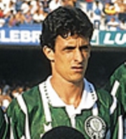 O lateral Cláudio Guadagno foi tricampeão brasileiro entre 1992 e 1994. O primeiro ano pelo Fla e os outros dois pelo Verdão.