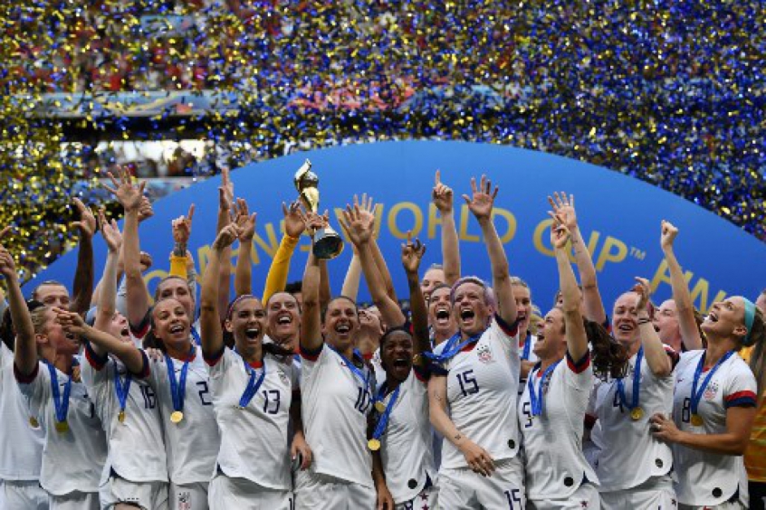 Já no Mundial feminino, a maior goleada aconteceu em 2019, no jogo entre Estados Unidos e Tailândia, com as campeãs marcando 13 vezes, com cinco gols da atacante Alex Morgan. Antes, o recorde era das alemãs em cima das argentinas, por 11 a 0, na Copa de 2007.