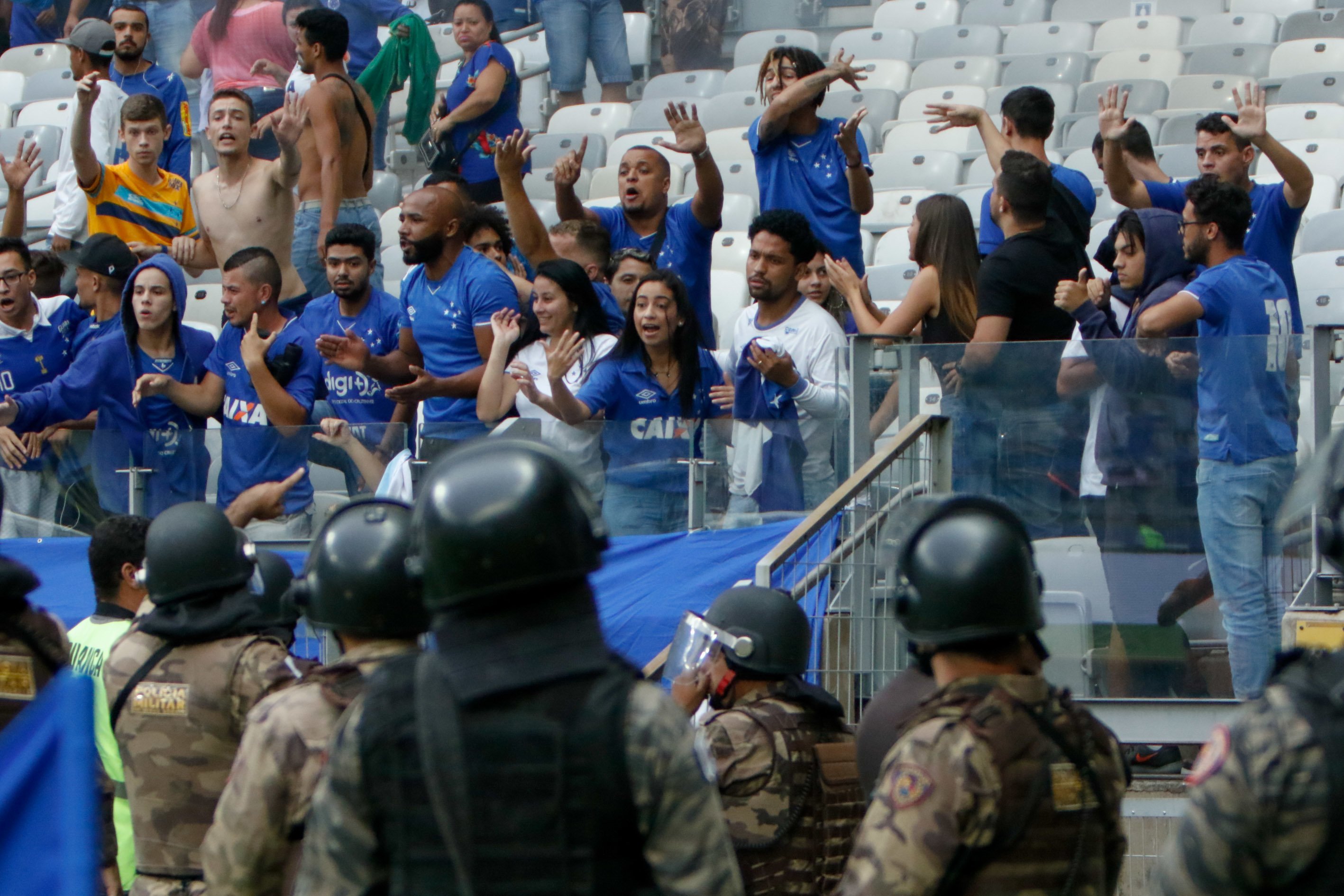 Cruzeiro - Em 2019, a Raposa fez uma campanha turbulenta e com muitos problemas fora do campo, que refletiram diretamente nas atuações da equipe. Com problemas financeiros, o clube foi rebaixado e segue na Série B.