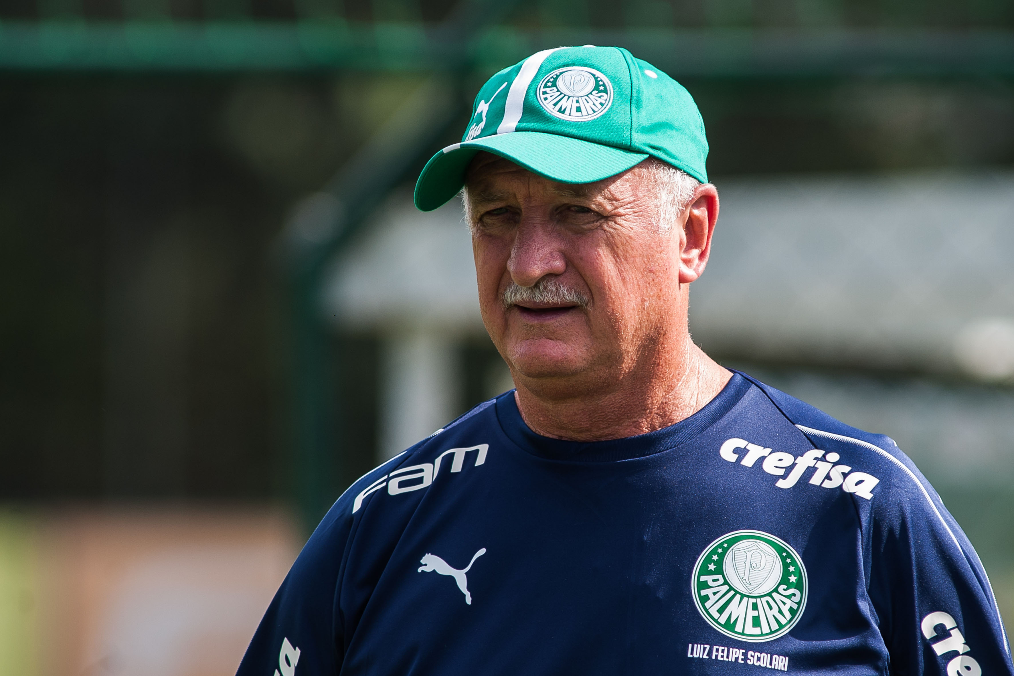 Luiz Felipe Scolari, identificado com o rival Palmeiras, também está desempregado desde que saiu do clube, em 2019. Ele tem na mala títulos da Libertadores, Brasileiros, estaduais, Mercosul, Copa do Brasil e uma Copa do Mundo, em 2002.