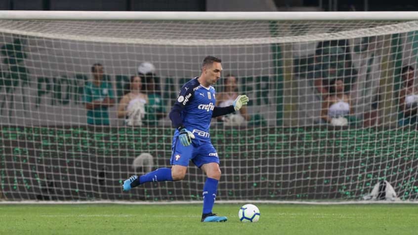 Fernando Prass colocou em leilão camisas que utilizou no Palmeiras, Vasco e Seleção Brasileira Olímpica.