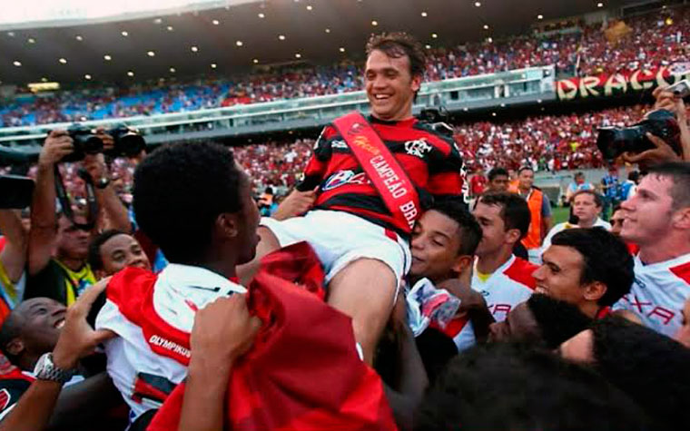 2009 – Flamengo: 6º colocado com 44 pontos. 12 vitórias, 8 empates e 8 derrotas.