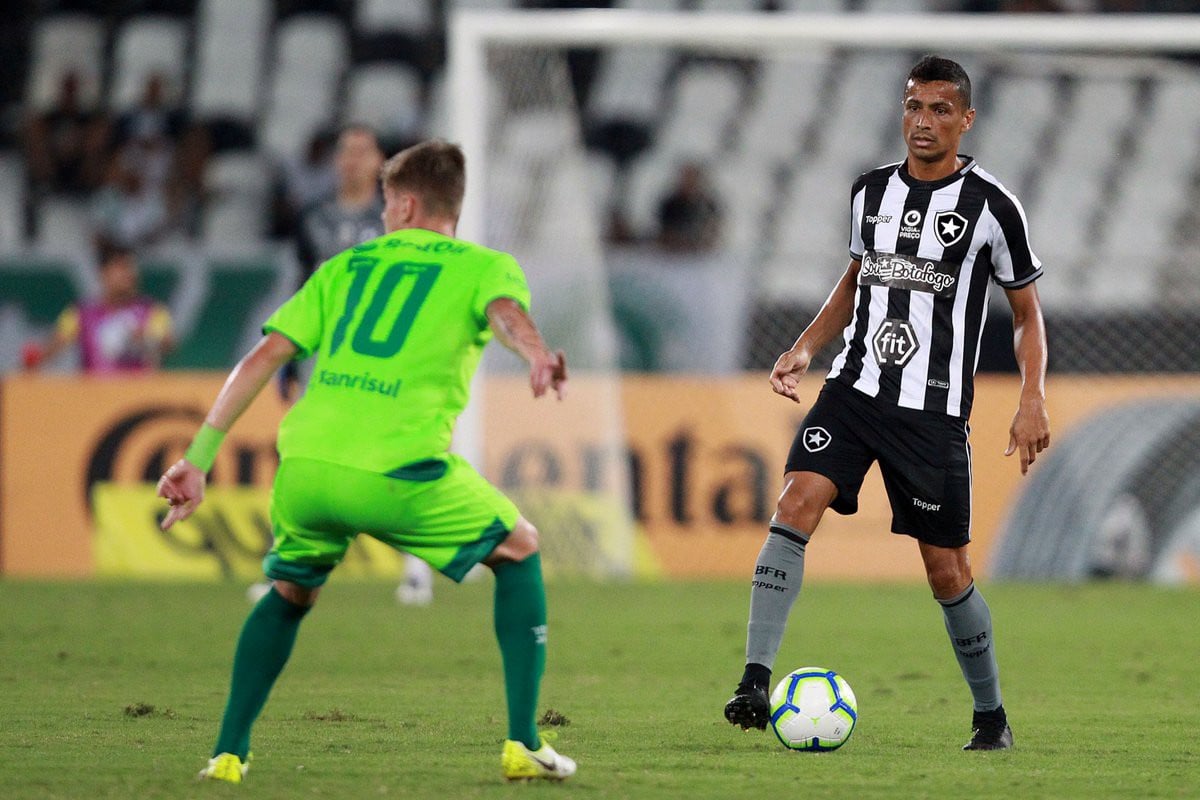Com um amargo gosto de "déja vu", o Botafogo foi eliminado na terceira fase da Copa do Brasil de 2019 para o Juventude. Após empate por 1 a 1 no Nilton Santos, a equipe de Caxias do Sul se garantiu com uma vitória por 2 a 1. 