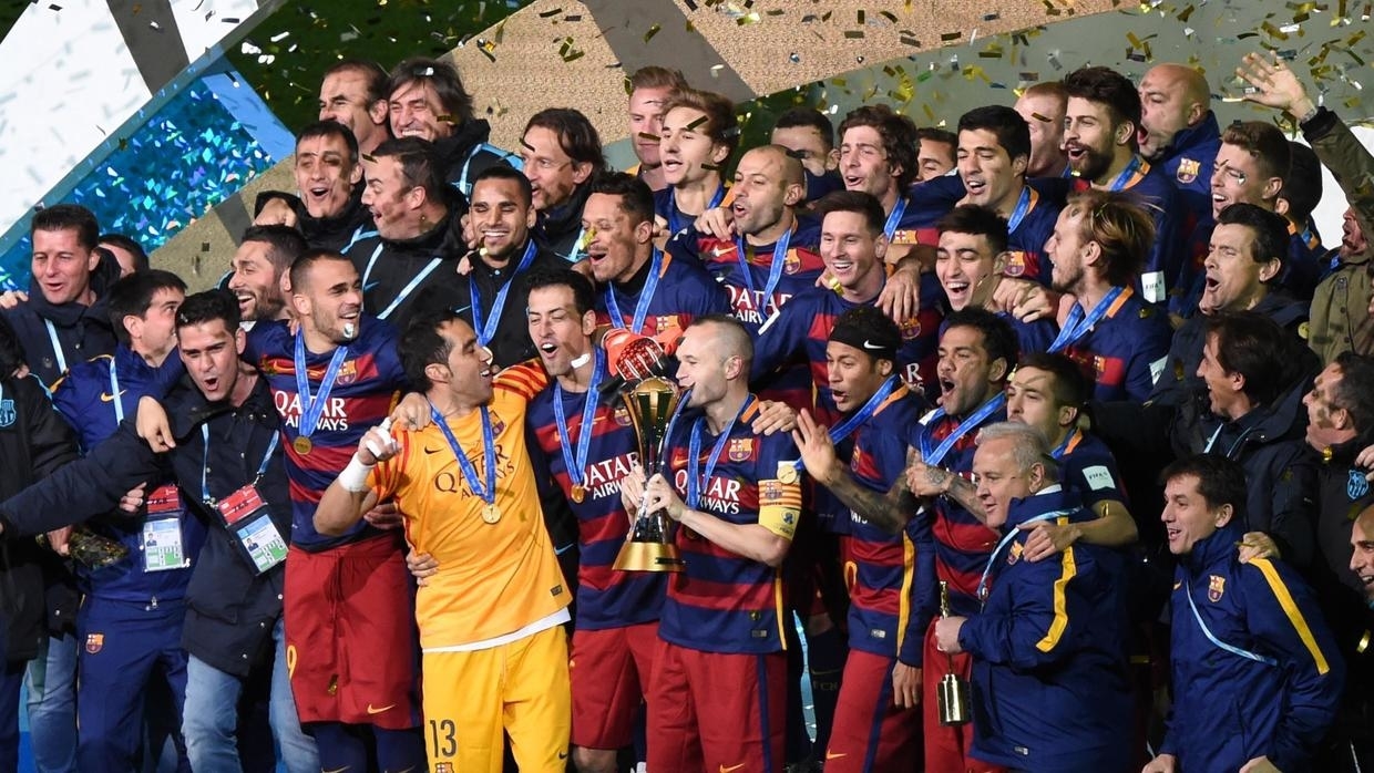Barcelona - 2009 - Comandado por Pep Guardiola, o Barcelona 2008/09 não tomou conhecimento dos adversários naquele ano, conquistando a Champions League, a La Liga, a Copa del Rey, a Supercopa da UEFA e da Espanha, e o Mundial de Clubes.