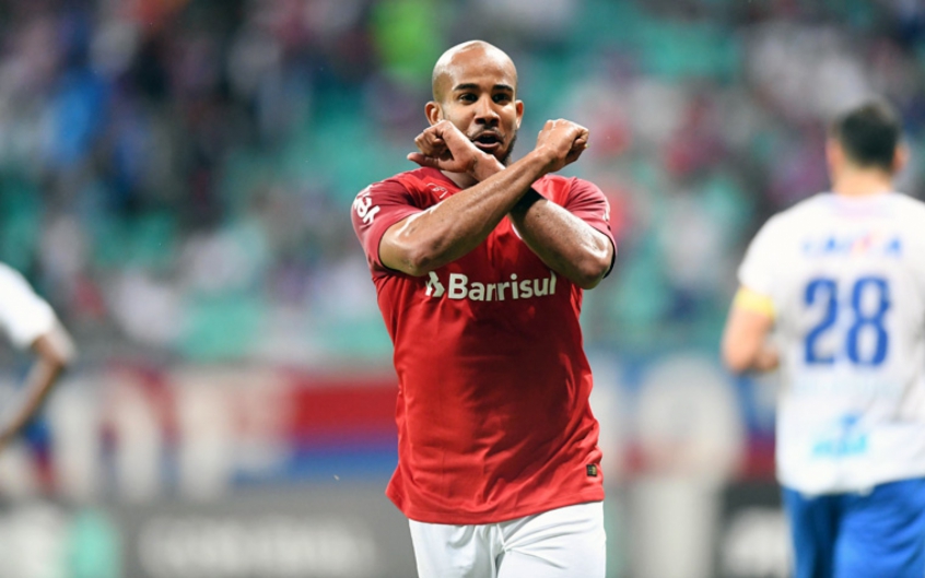 PATRICK - Internacional (C$ 12,38) - Um dos jogadores mais regulares do Cartola sem gol e assistência, não negativou nas 11 partidas que fez como mandante. Atuando em casa contra o Goiás, pode fazer valer a "Lei Do Ex" e balançar as redes neste domingo.