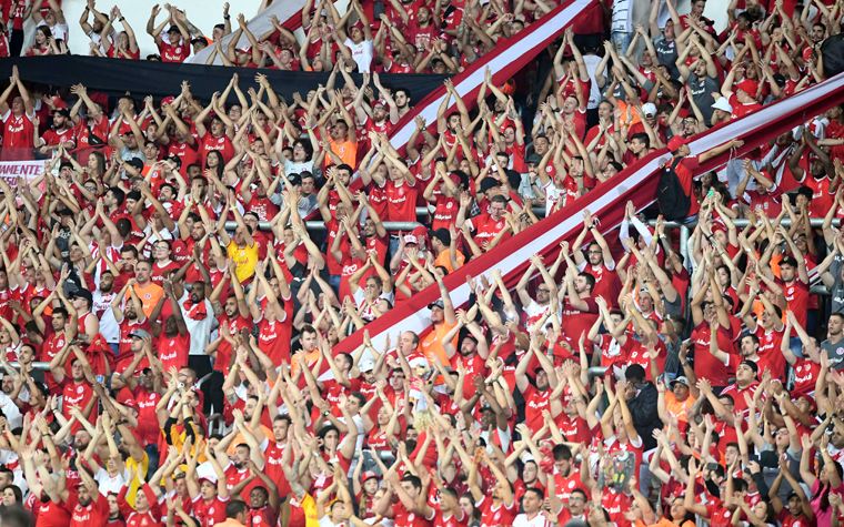 INTERNACIONAL - O Inter começou o ano do centenário com festa. Conquistou o Gauchão e a Copa Suruga. Na Copa do Brasil perderam a final para o Corinthians e no nacional foram vices, com dois pontos a menos que o campeão Flamengo.