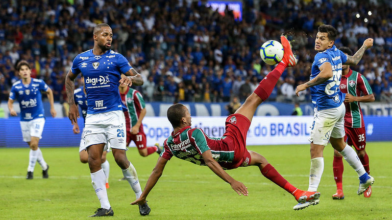 Já na Copa do Brasil, o Fluminense iniciou a competição embalado e goleou o River-PI em Teresina. Na segunda fase, vitória tranquila sobre o Ypiranga-RS em casa. Depois, o Tricolor passou pelo Luverdense-MT, mas sem impressionar. Nas oitavas, sofrimento contra o Santa Cruz. Vitória de 2 a 0 no Maracanã e, com o placar repetido em Pernambuco, classificação apenas nos pênaltis. Nas quartas, porém, a decisão foi novamente para os pênaltis após dois empates e os cariocas foram eliminados pelo Cruzeiro.