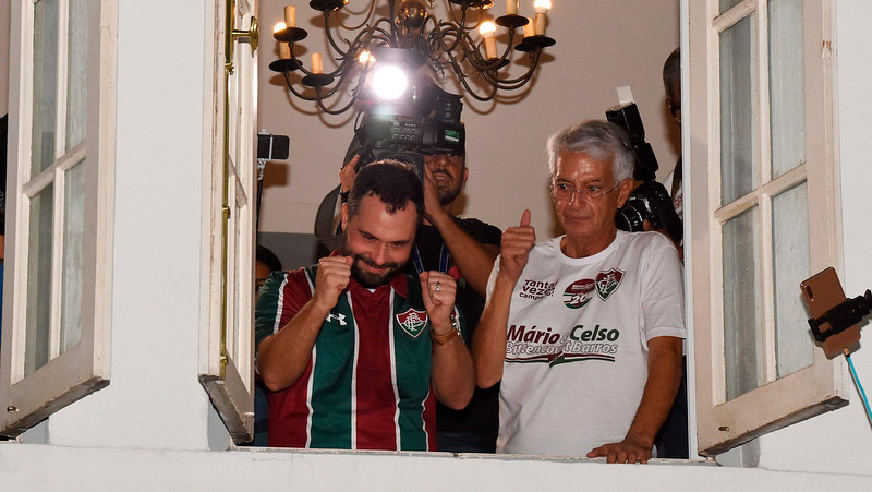 O ano de 2019 foi movimentado para o Fluminense. Depois de passar por um processo de impeachement, o então presidente Pedro Abad convocou uma reunião para antecipar as eleições do Flu. Em janeiro, os sócios aprovaram a mudança no estatuto para a realização do pleito. Depois de alguma demora, Mário Bittencourt acabou eleito em junho ao lado de Celso Barros, superando Ricardo Tenório para mandato de três anos e meio.