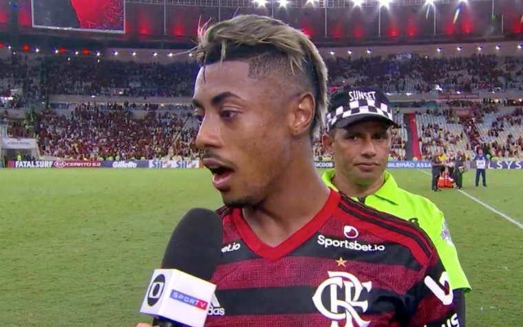 Após um clássico quente contra o Vasco, Bruno Henrique afirmou que o Flamengo estava em 'outro patamar'. "Só deixar um recadinho: nós estamos brigando por título, eles eu não sei pelo que estão brigando. Então a gente tem que ter a cabeça no lugar, porque isso aqui é o que eles queriam: tumultuar o jogo, ficar fazendo gracinha. O Henríquez ali o tempo todo falando... Temos que ter cabeça no lugar porque estamos em outro patamar"