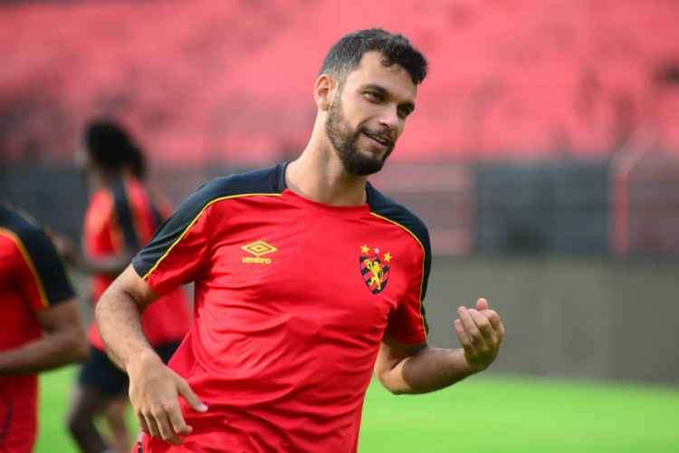 Para fechar a lista, temos o Sport, que tem como destaques o zagueiro Rafael Thyere (foto) e o atacante Rogério. Um possível time reserva tem: Mailson;  Elias Lira, Rafael Thyere, Chico e Luciano; Betinho, Serrato e Bruninho; Rogério, Lucas Venuto e Ronaldo.