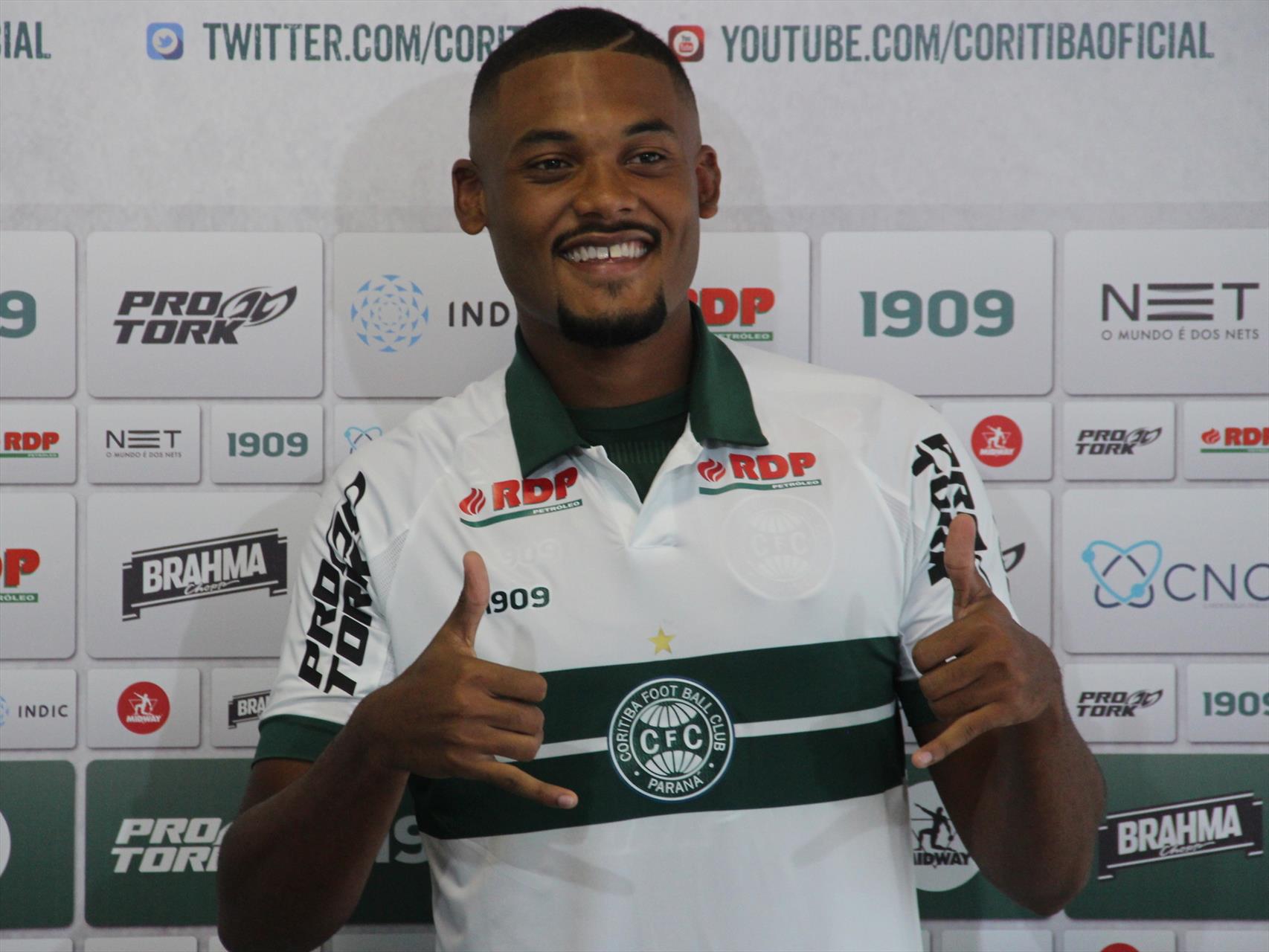 SABINO- Coritiba (C$ 7,45) Cobrador de pênaltis num time que enfrenta um Vasco que deve poupar seus principais jogadores para Copa Do Brasil. Pelo contexto da rodada, torna-se uma das melhores opções para a posição neste fim de semana, ainda mais jogando no Couto Pereira.