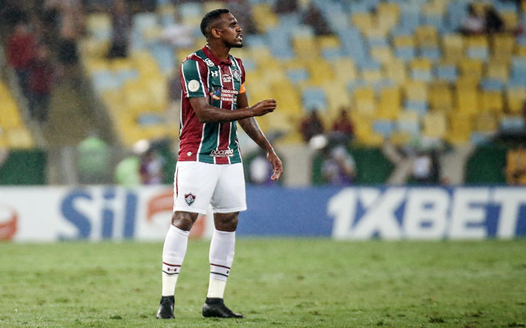 FECHADO - Aos 32 anos, Digão aceitou proposta do futebol tailandês e não vestirá mais a camisa tricolor. O atleta aproveitou o treinamento de terça-feira para se despedir dos seus companheiros. Para liberar a saída do atleta - que tinha contrato até 2022 -, o clube exigiu uma compensação financeira e receberá pouco mais de R$ 1 milhão. A informação foi divulgada, em primeira mão, pelo site "Saudações Tricolores". Apesar de não confirmado, o destino de Digão deve ser o Buriram United, clube treinado pelo brasileiro Alexandre Gama.