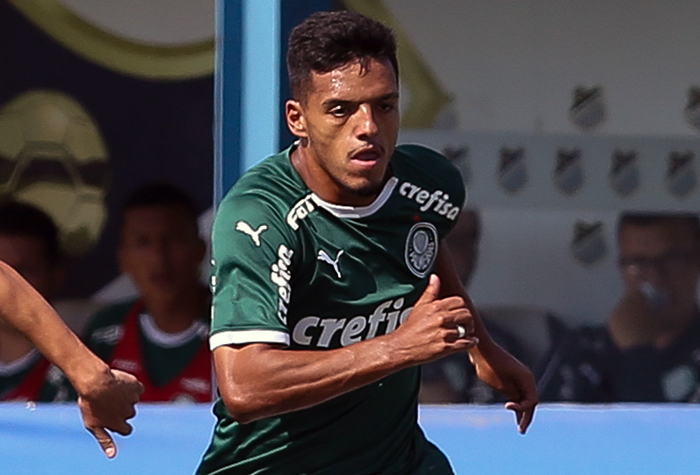 2º - Dando um grande salto, o meio-campista e também lateral Gabriel Menino (20 anos), do Palmeiras, foi lembrado 15 vezes entre os votantes e somou 56 pontos. Em 15 jogos, ele deu três assistências.