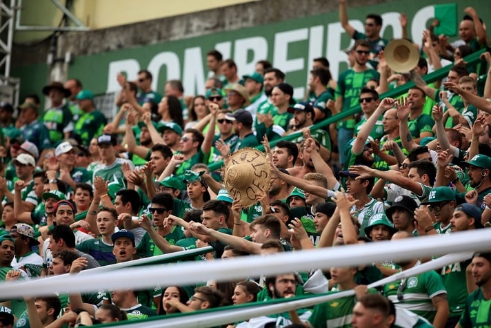 11º lugar - Chapecoense: 5.997.521 inscritos no geral (3.600.000 no Facebook, 617.500 no Twitter, 1.593.211 no Instagram, 39.600 no YouTube e 147.200 no TikTok)